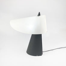이미지를 갤러리 뷰어에 로드 , Naos를 위해 Sigmar Willnauer가 디자인한 Zip 테이블 램프, 1994.
