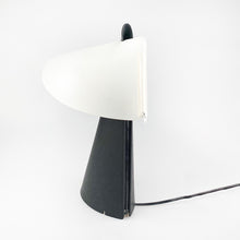 이미지를 갤러리 뷰어에 로드 , Naos를 위해 Sigmar Willnauer가 디자인한 Zip 테이블 램프, 1994.
